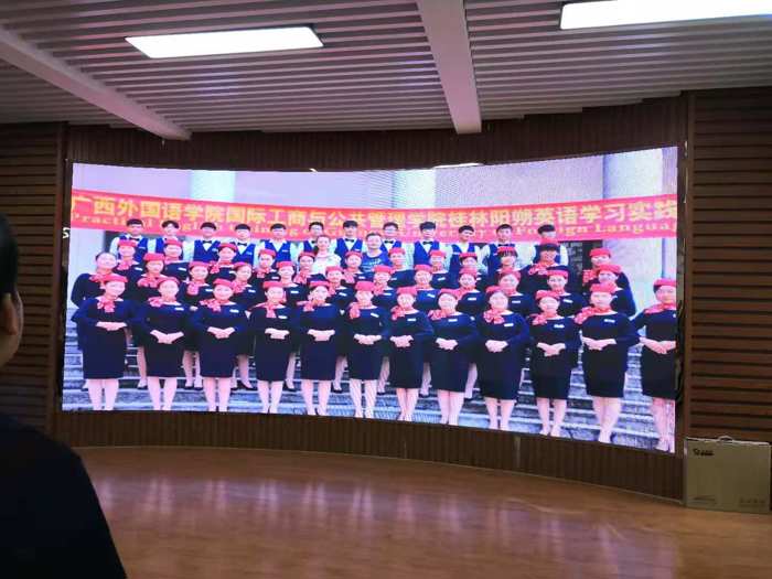 广外P2.5内弧屏2